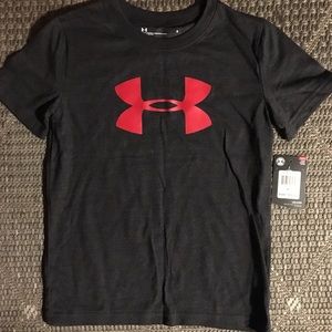 Boys Under Armour Shirt 5T NWT